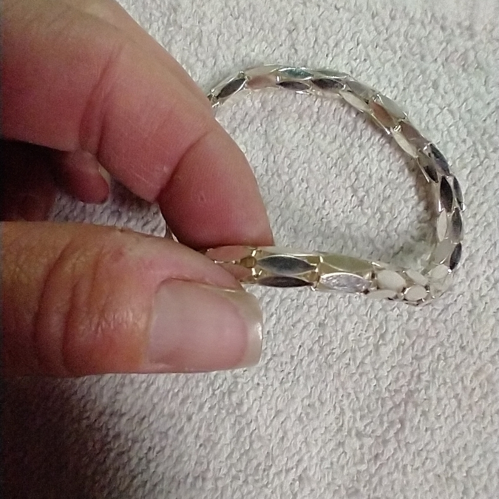 Silvertone large mesh soft bangle bracelet
